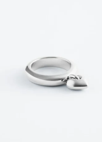 Anillo con colgante de corazón