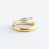 Anillo escultural bicolor