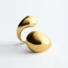 Anillo escultural de doble vuelta
