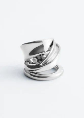 Anillo escultural de doble vuelta
