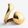 Anillo escultural de doble vuelta