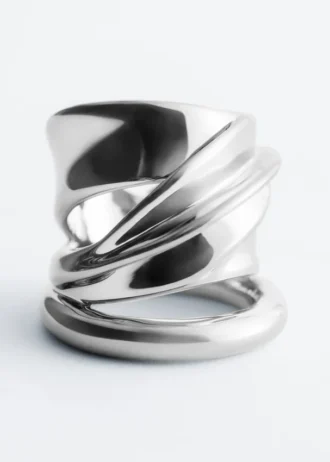 Anillo escultural de doble vuelta