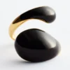 Anillo escultural de doble vuelta