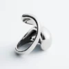 Anillo escultural de doble vuelta