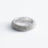 Anillo grueso con pedrería