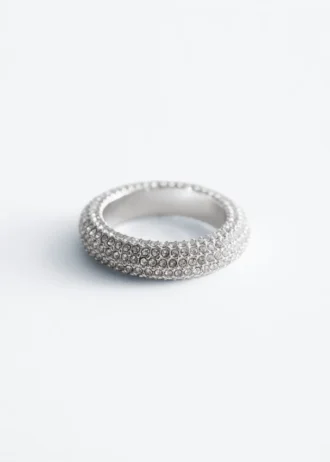 Anillo grueso con pedrería