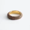 Anillo grueso con pedrería