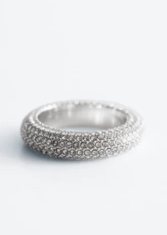 Anillo grueso con pedrería