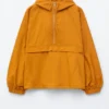 Anorak con capucha