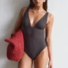 Bañador con cuello en V