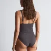 Bañador con cuello en V