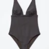Bañador con cuello en V