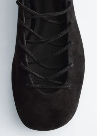 Bailarinas de cuero con cordones