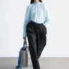 Blusa con cuello alto fruncido