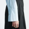 Blusa con cuello alto fruncido