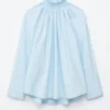 Blusa con cuello alto fruncido