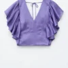 Blusa con cuello en V y volantes