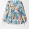 Blusa con fruncidos y cordón