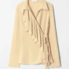 Blusa cruzada con volantes