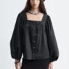 Blusa de algodón con cuello cuadrado