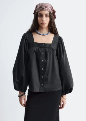 Blusa de algodón con cuello cuadrado
