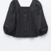 Blusa de algodón con cuello cuadrado
