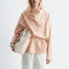 Blusa de cuello vuelto a rayas
