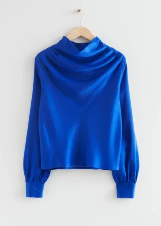 Blusa de satén con cuello vuelto
