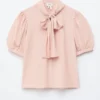 Blusa de seda con cuello anudado