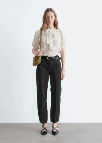 Blusa de seda estampada con cuello lazo