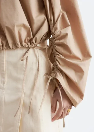 Blusa escultural con cordón