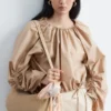 Blusa escultural con cordón