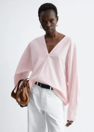 Blusa escultural de algodón con cuello en V