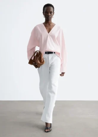Blusa escultural de algodón con cuello en V