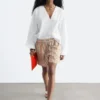 Blusa escultural de algodón con cuello en V