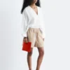 Blusa escultural de algodón con cuello en V