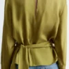 Blusa fruncida con cinturón para atar