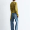 Blusa fruncida con cinturón para atar