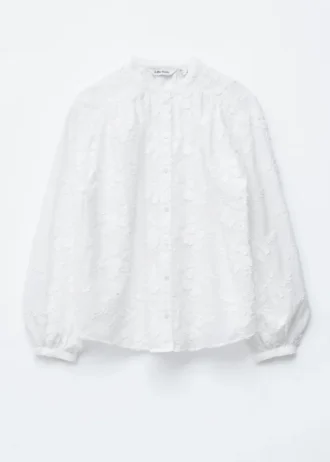 Blusa voluminosa con apliques florales