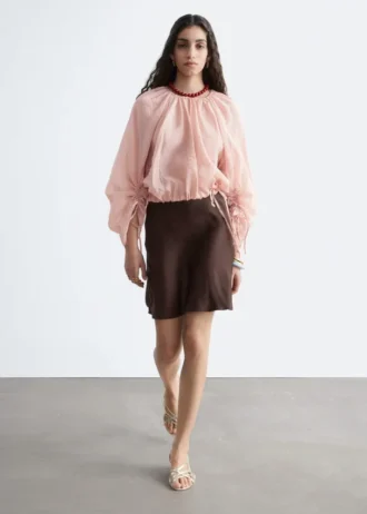 Blusa voluminosa con detalle de lazos