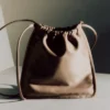 Bolsa de satén con cordón