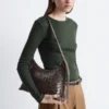 Bolso bandolera de cuero entrelazado