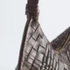 Bolso bandolera de cuero entrelazado