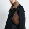 Bolso de hombro de ante con flecos