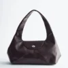 Bolso de hombro de cuero curvado