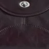 Bolso de hombro de cuero curvado
