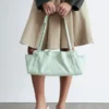 Bolso de hombro de piel de perfil bajo