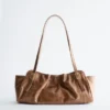 Bolso de hombro de piel de perfil bajo