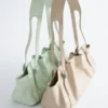 Bolso de hombro de piel de perfil bajo