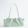 Bolso de hombro de piel de perfil bajo